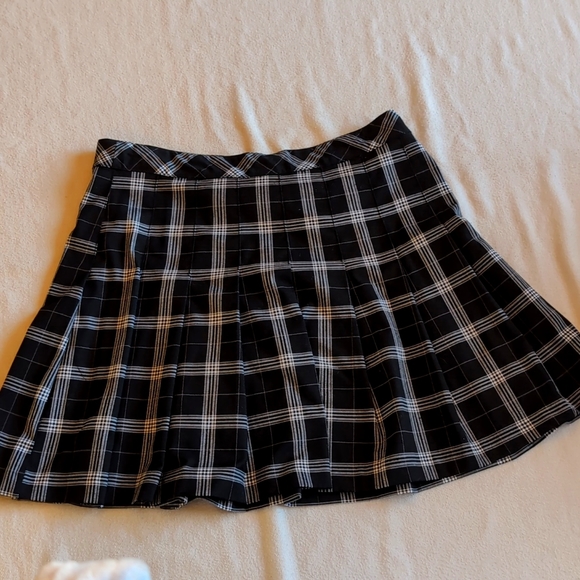 Forever 21 pleated mini skirt size 10 - Picture 2 of 2